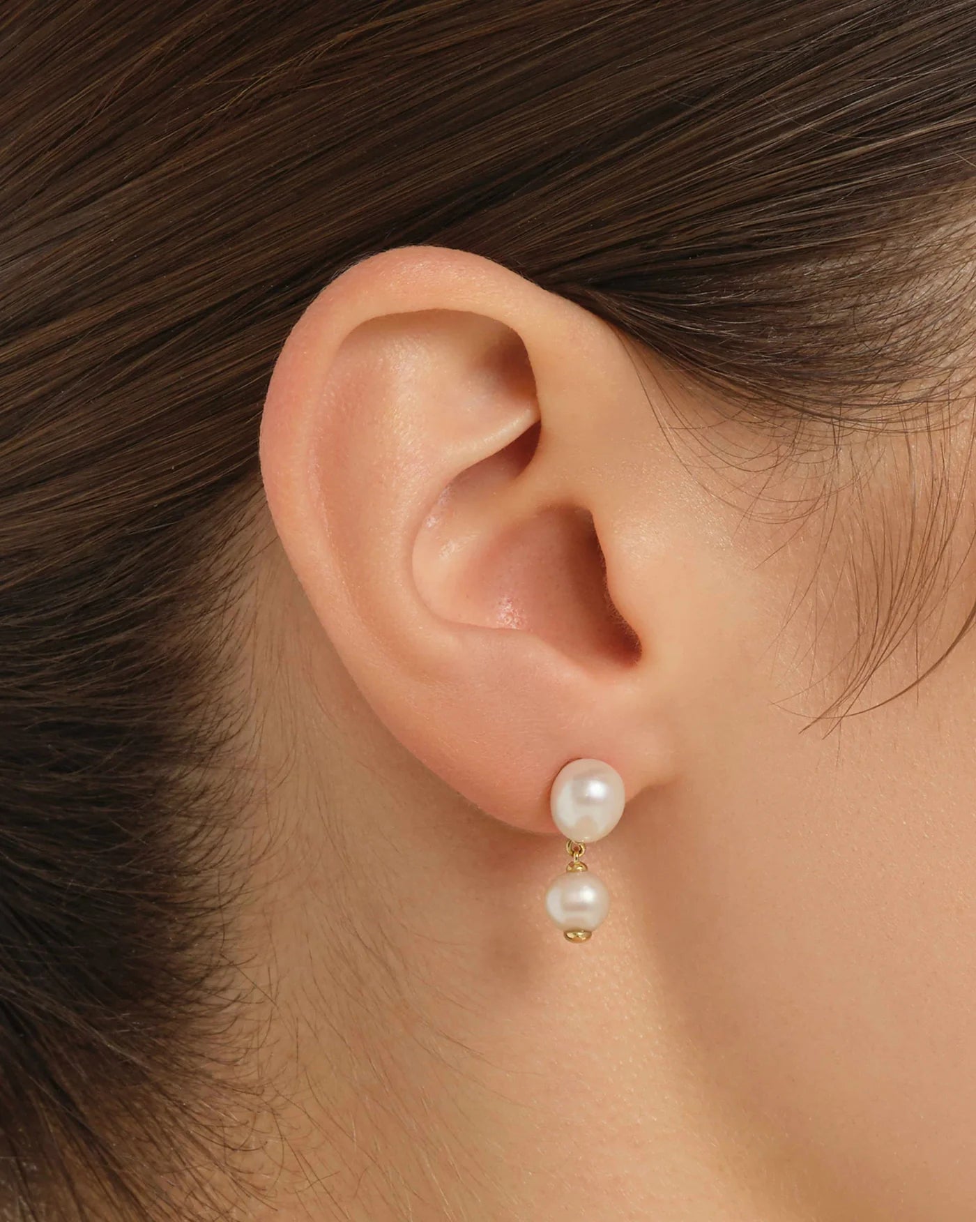 Miroir Graduating Freshwater Pearl Drop Earrings in 18K Gold Vermeil by Handiora