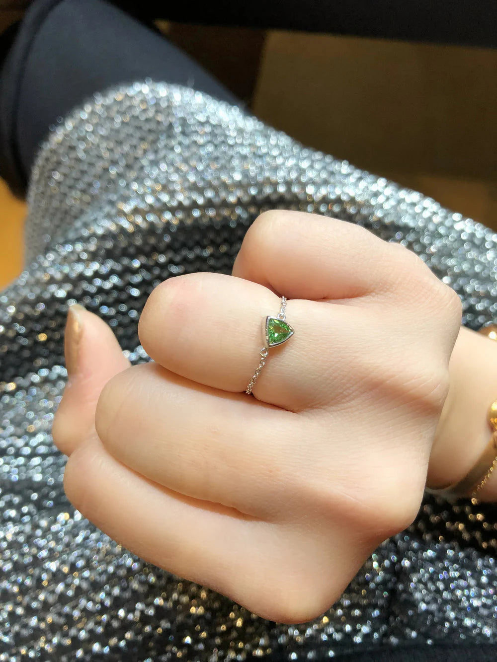 Green Tourmaline Gemstone Chain Ring In 18K White Gold