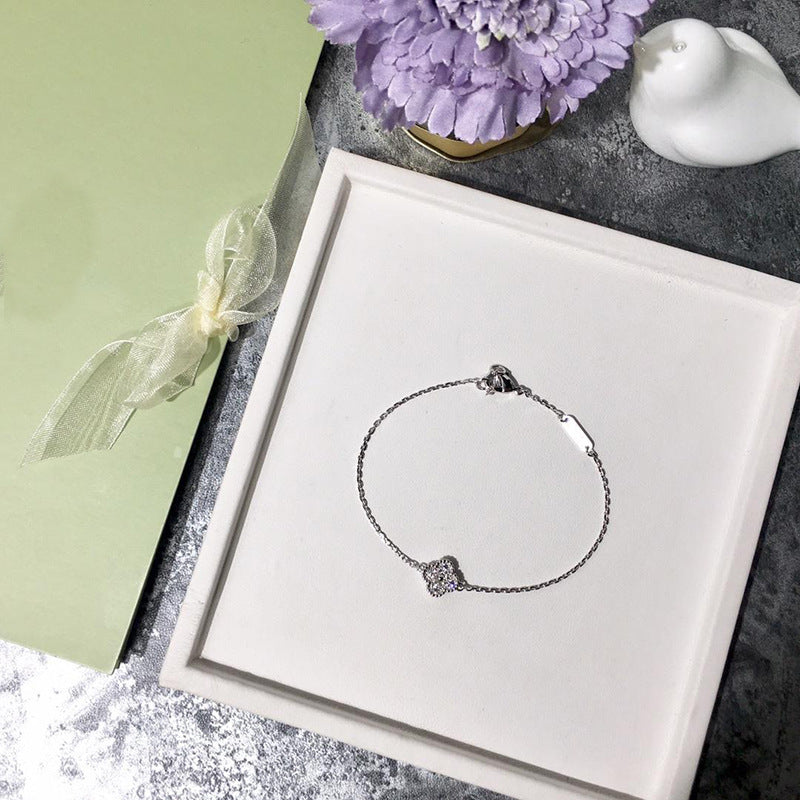 V Gold Four-Leaf Clover Diamond Bracelet – Light Luxury Women’s Jewelry | Handiora