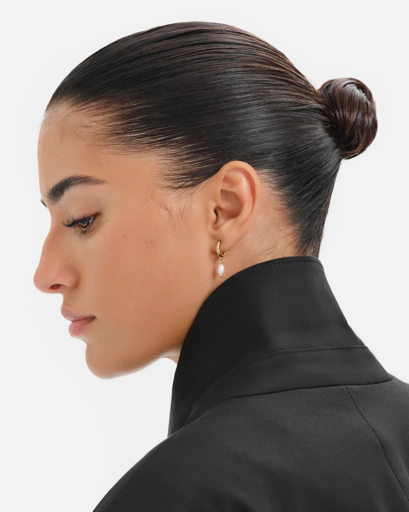 Chamonix Mini Hoop Earrings with Freshwater Pearl in 18K Gold Vermeil by Handiora