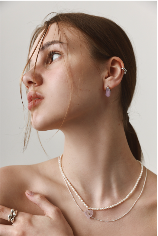 Close-up of LOVE Daisy N02 gold daisy pendant design