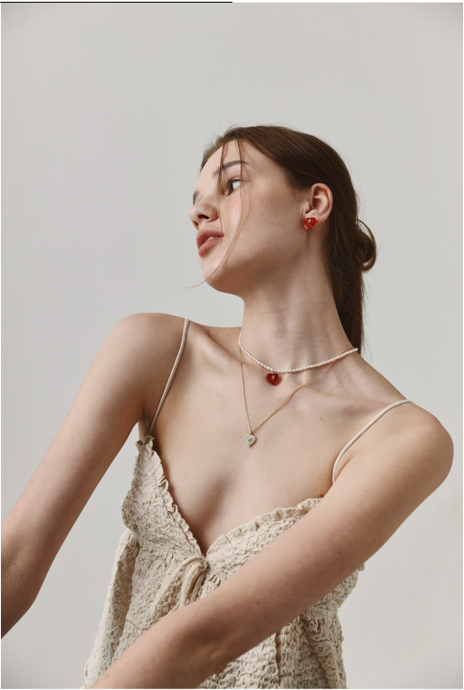 Handiora LOVE Daisy N02 necklace in pink and purple tones