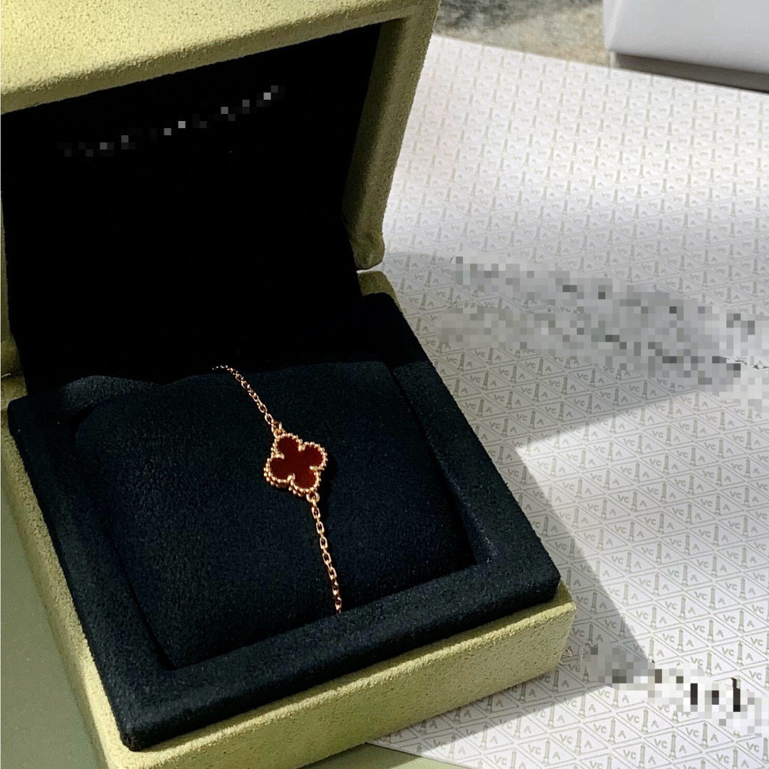 V Gold Four-Leaf Clover Diamond Bracelet – Light Luxury Women’s Jewelry | Handiora