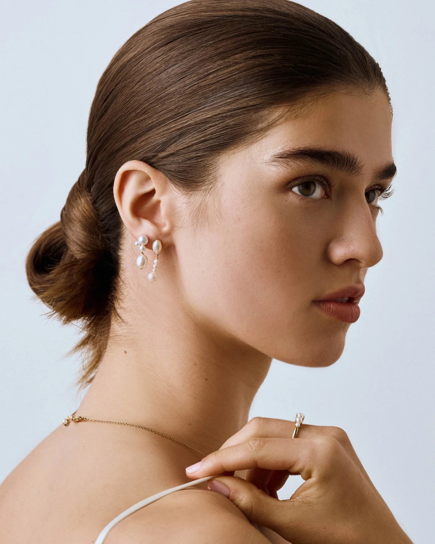 Pendolo Graduating Freshwater Pearl Hoop Earrings in 18K Gold Vermeil by Handiora