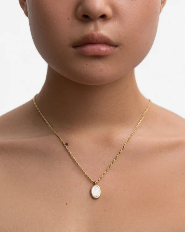 Como Oval Mother-of-Pearl Pendant Necklace in 18K Gold Vermeil by Handiora